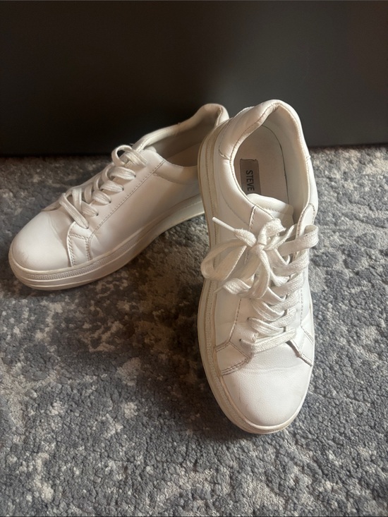 Steve Madden Shoes - Steve Madden White Low-Top Leather Sneakers
